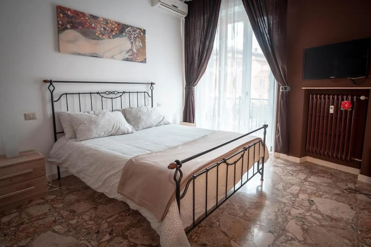 Bed & Breakfast Civico 8 B&B - Appartamento Parma